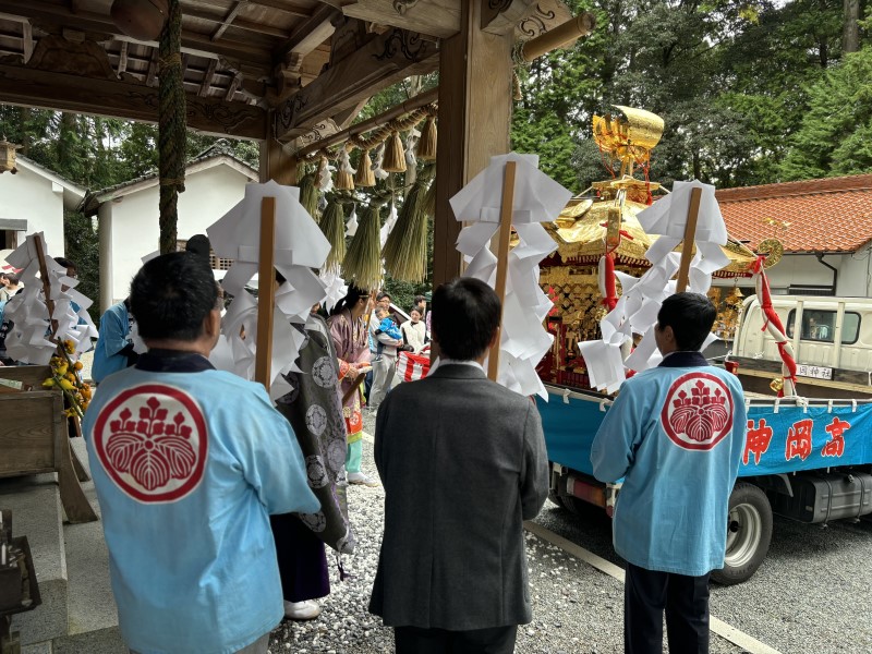 お神輿を載せたトラックの出発儀式