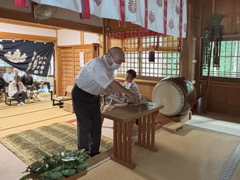 玉串を捧げる氏子代表