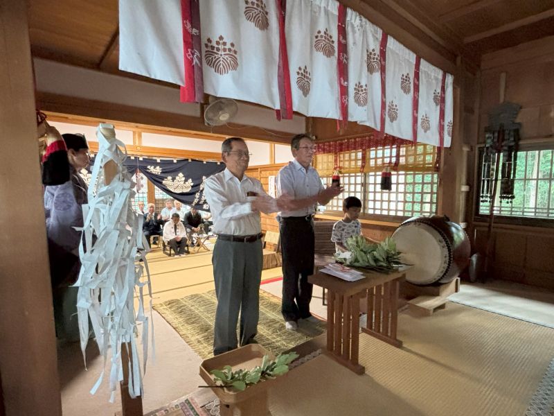 玉串を捧げる氏子代表