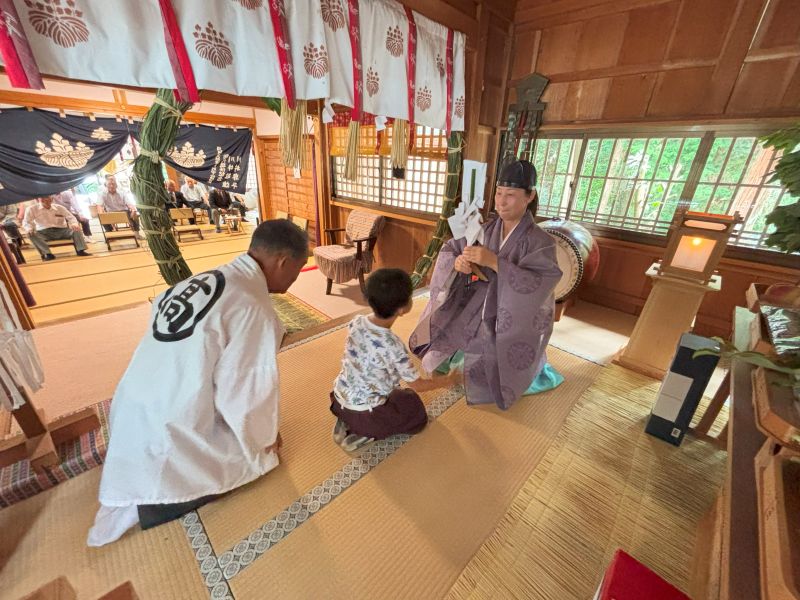 茅の輪の前で行われる神事