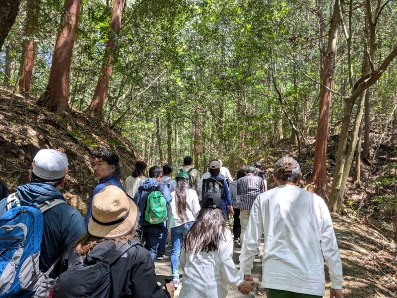 竜王山を登る参加者