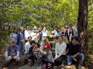 竜王遺跡で参加者全員で記念撮影